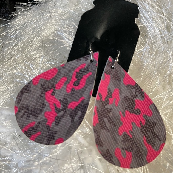 Jewelry - Pink and gray Camo earrings